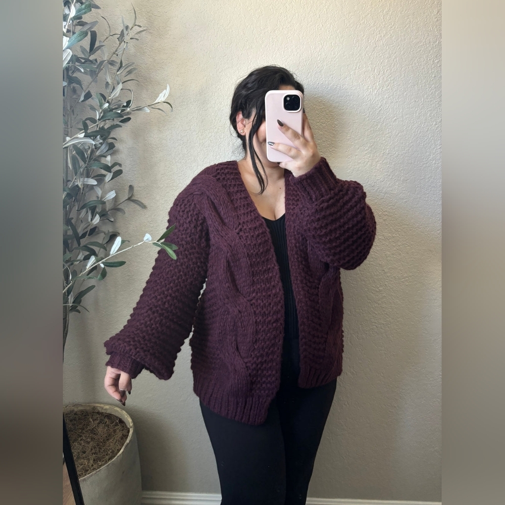 Bluivy Plum Wine Chunky Cable Knit Cardigan Boyfriend Oversized M/L Boutique